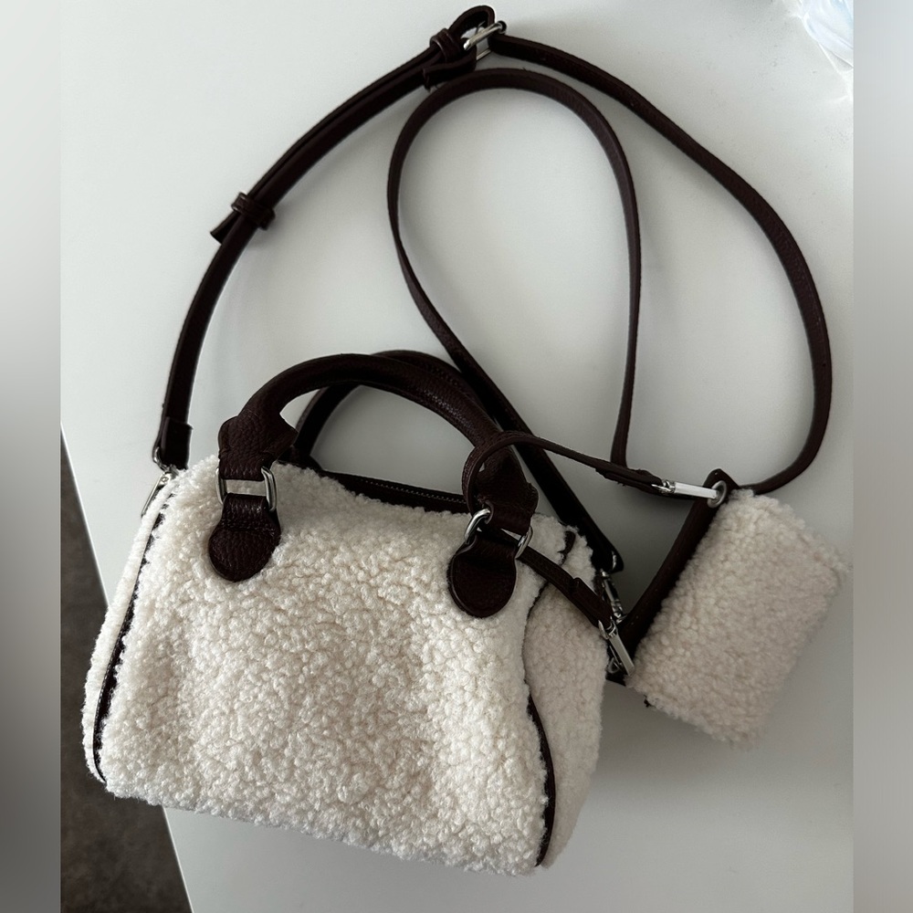 Shearling bag👜🤎